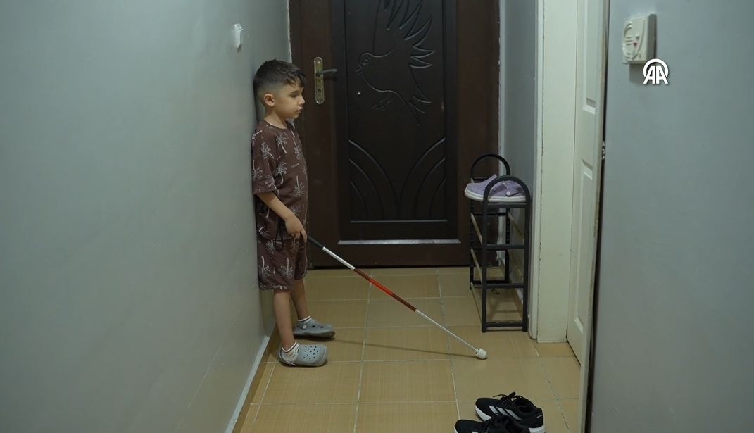 Görme engelli Toprak’ın ağlatan hayali! 6 yaşındaki çocukları için alyanslarını bile sattılar.. .Annesi hikayesini ağlayarak anlattı