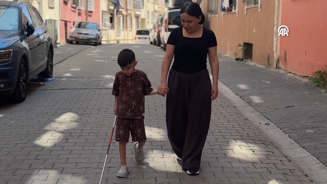 Görme engelli Toprak’ın ağlatan hayali! 6 yaşındaki çocukları için alyanslarını bile sattılar.. .Annesi hikayesini ağlayarak anlattı
