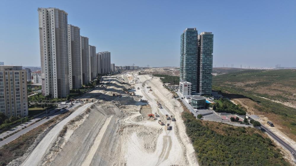 İstanbul trafiğine ilaç olacak! Dev proje, gökdelenler arasında durmadan ilerliyor
