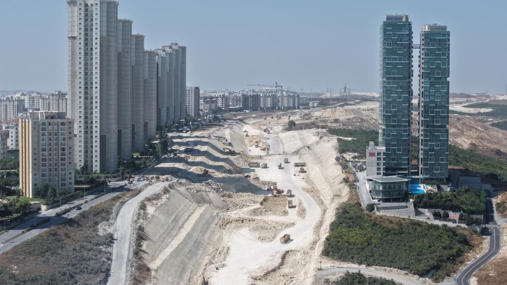 İstanbul trafiğine ilaç olacak! Dev proje, gökdelenler arasında durmadan ilerliyor