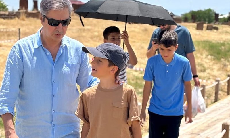 Necati Şaşmaz çocuklarıyla ortaya çıktı! Hayranları ekrana çağırdı