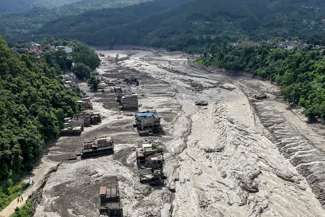 Nepal'de şiddetli sel felaketi! Çok sayıda ölü var, 390 kişiden haber alınamıyor
