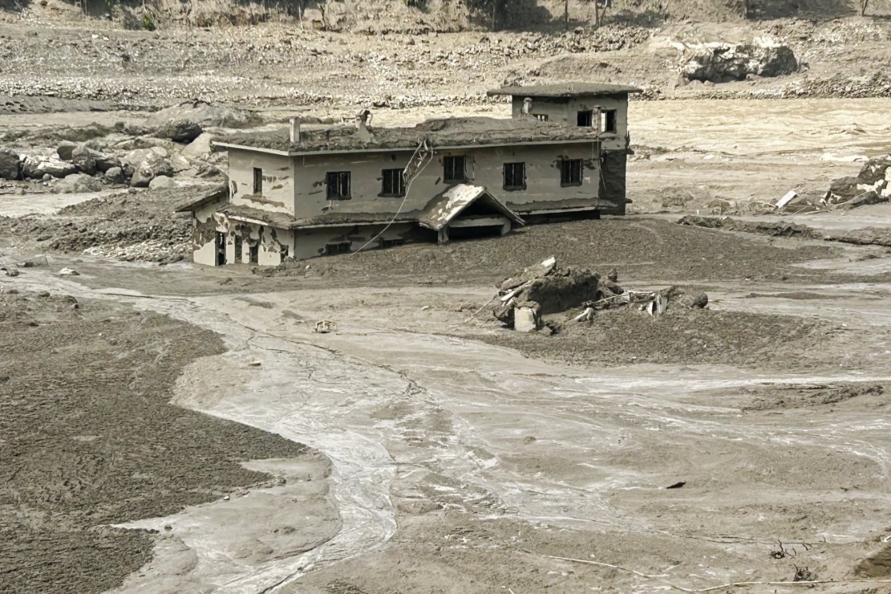 Nepal'de şiddetli sel felaketi! Çok sayıda ölü var, 390 kişiden haber alınamıyor
