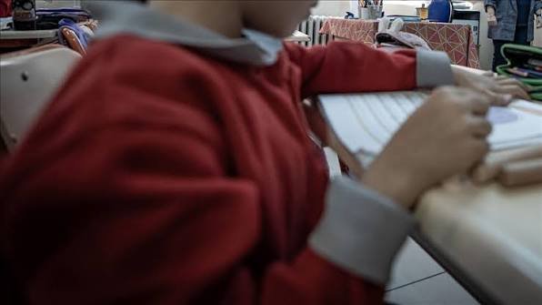 Okul kıyafetlerinde yeni dönem! Armasız öğrenci kalmayacak… ‘Veliler 250 TLlik masraftan kurtuldu’