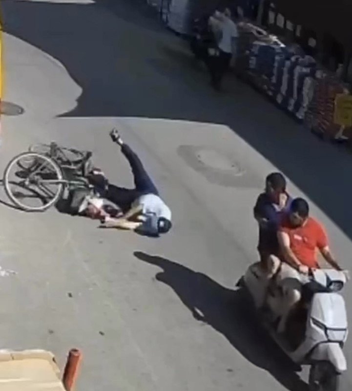 Omuz, kaburga, kalça… Vücudu kırık dolu! Yaşlı adama çarptılar, ne yardım ettiler ne arkalarına baktılar