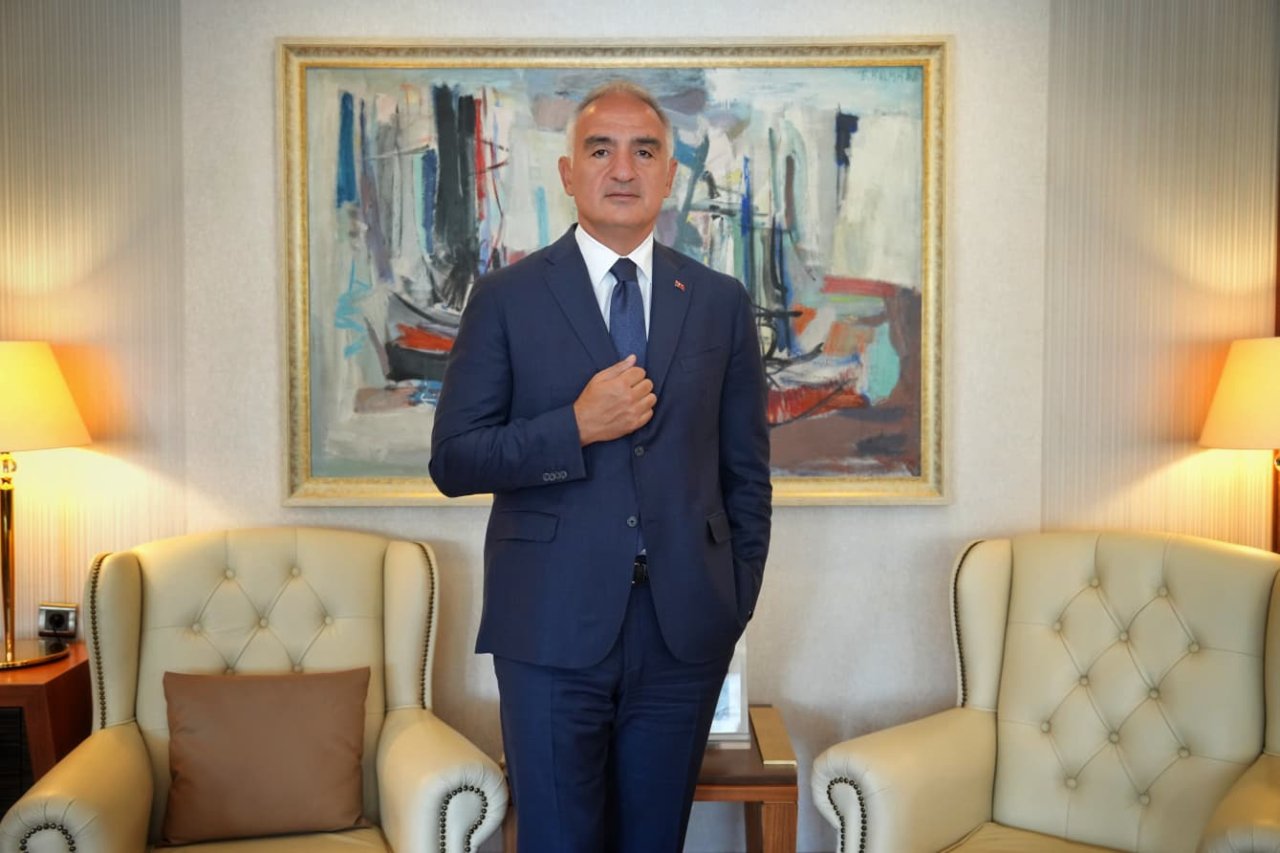 Side’de 390 metrelik anıtsal antik cadde gün yüzüne çıktı