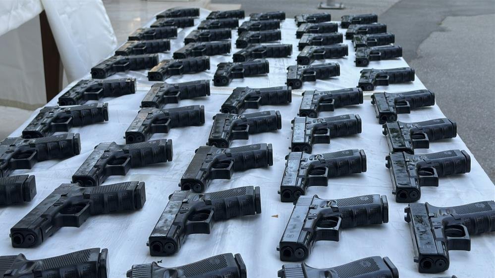 Silah kaçakçılarına darbe! İstanbul yolunda yakalandılar, hepsi tek araçtan çıktı