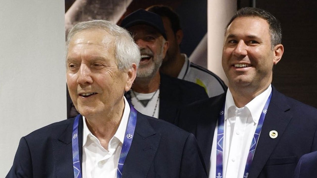 Aziz Yıldırım'dan soyunma odasında tebrik