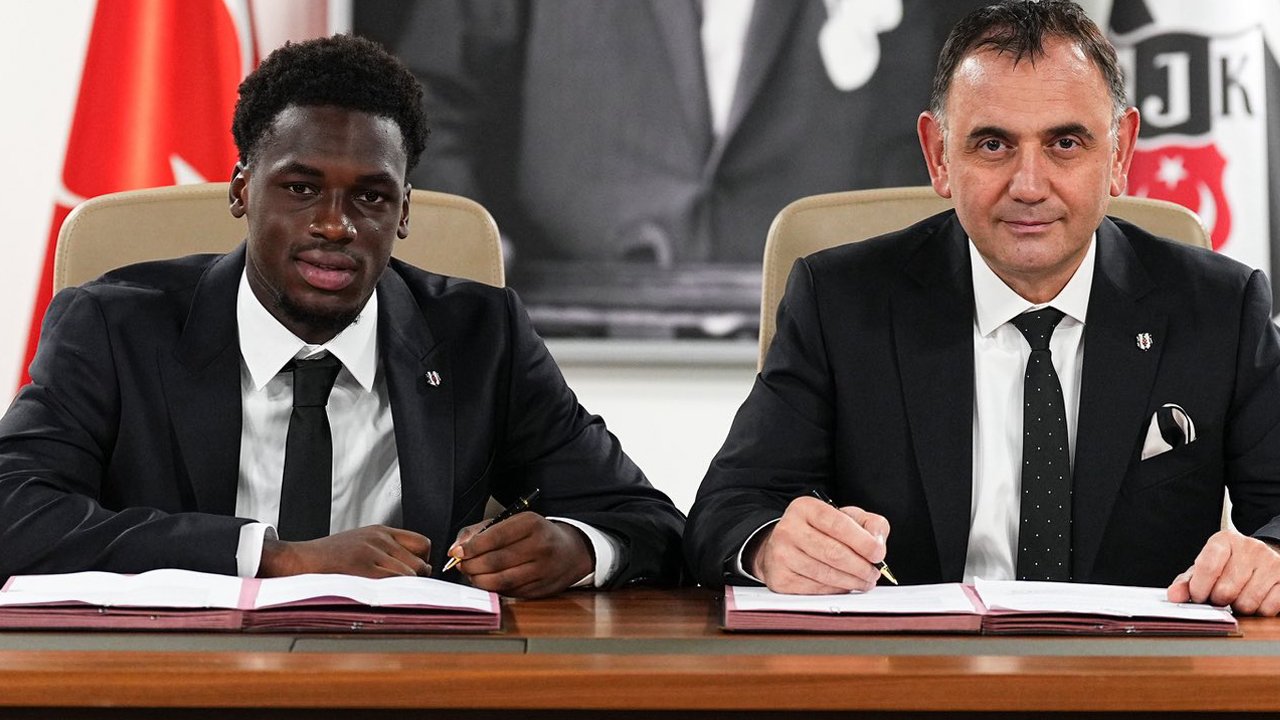 Beşiktaş, 8'inci transferi açıkladı: Ernest Poku imzayı attı