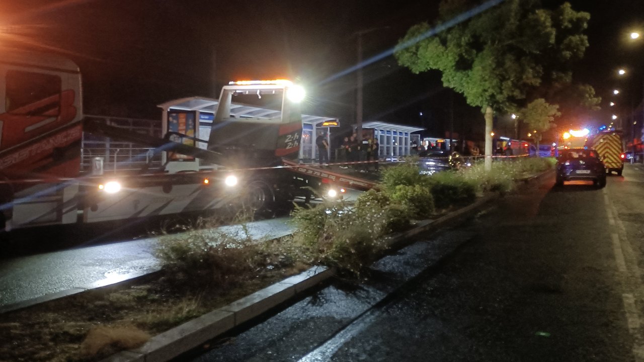 Fransa'da bir araç kalabalığın arasına daldı: Ölü ve yaralılar var