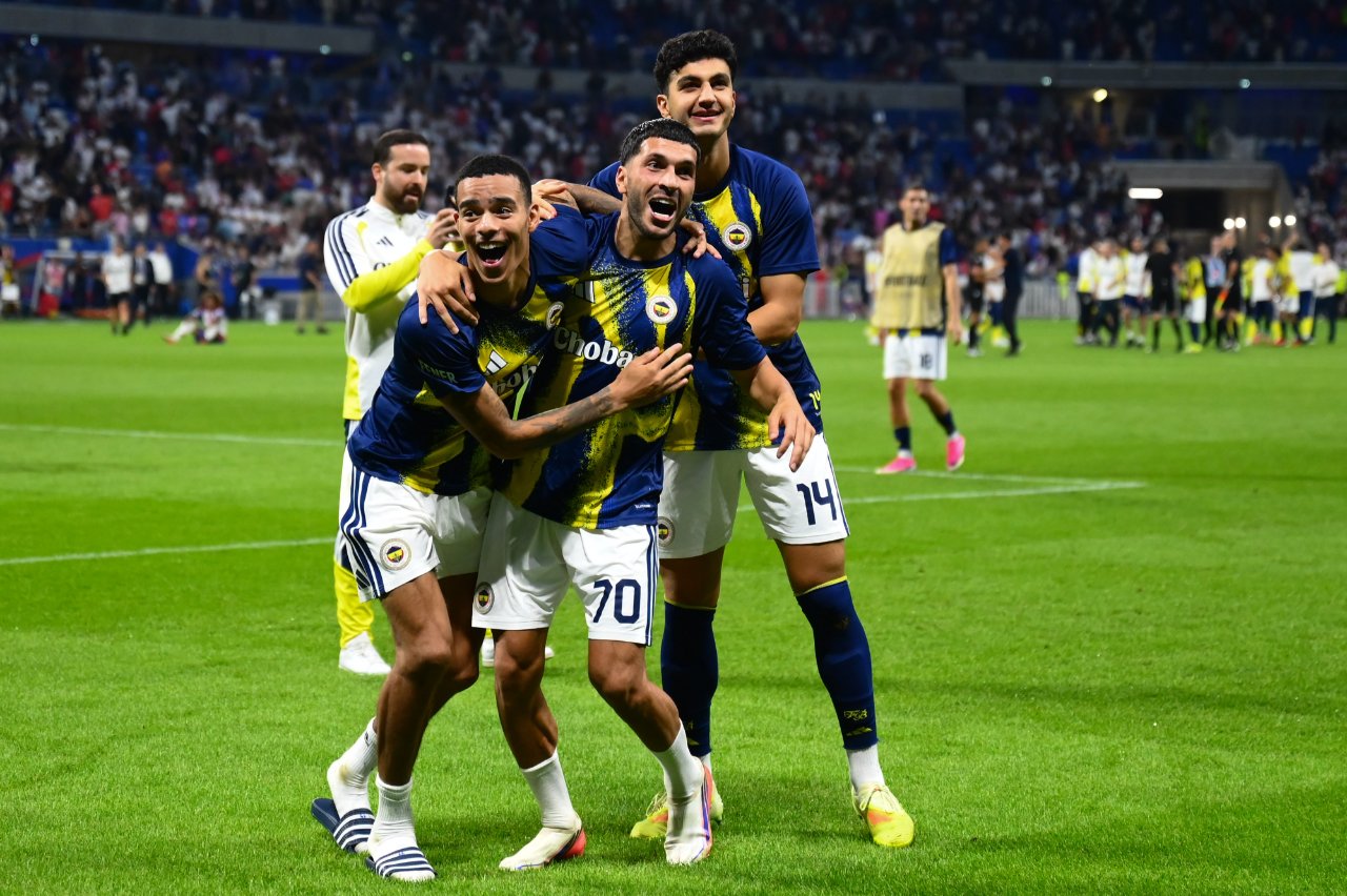 Fenerbahçe, 1-1'in rövanşında Olympique Lyon'u deplasmanda 2-1 devirdi.