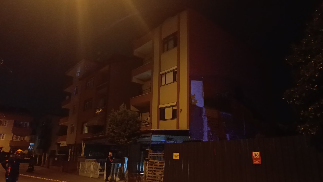 Kocaeli'de kolonlarından ses gelen 4 katlı bina boşaltıldı
