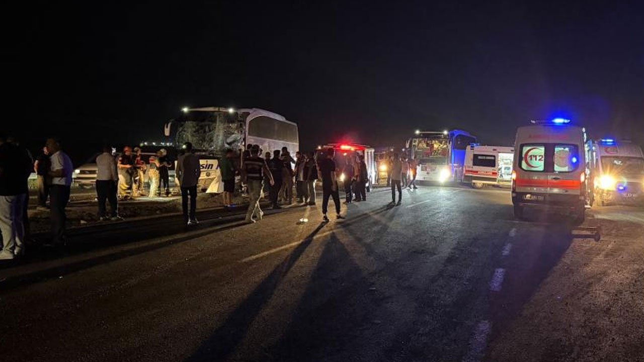Malazgirt dönüşü feci kaza! Yolcu otobüsleri çarptı, çok sayıda yaralı var
