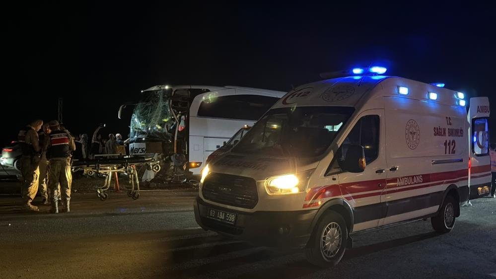 Malazgirt dönüşü feci kaza! Yolcu otobüsleri çarptı, çok sayıda yaralı var