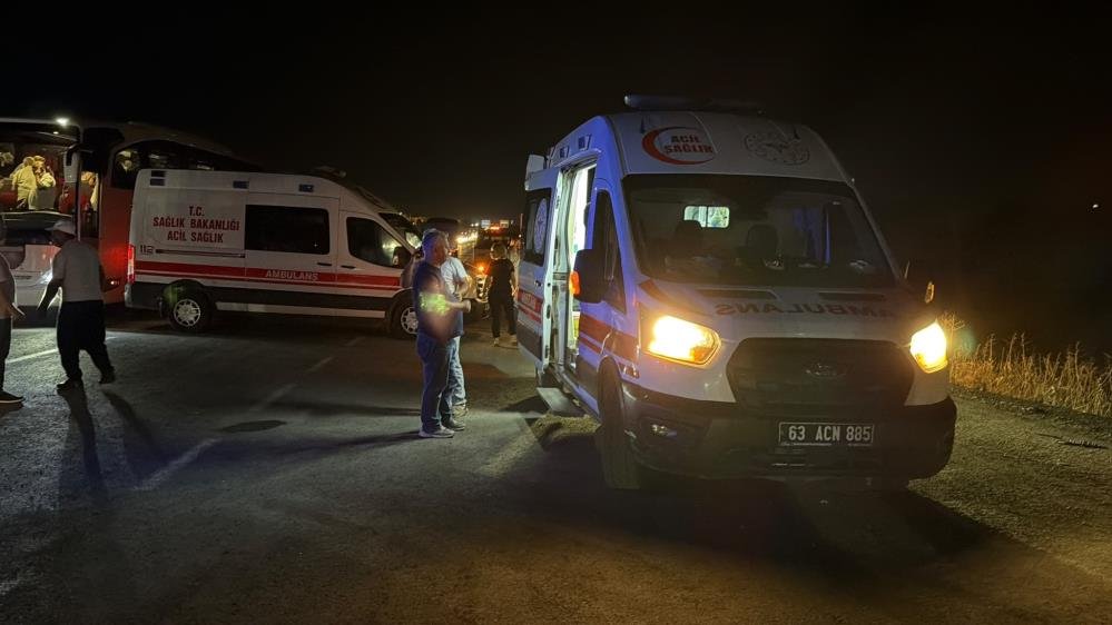 Malazgirt dönüşü feci kaza! Yolcu otobüsleri çarptı, çok sayıda yaralı var