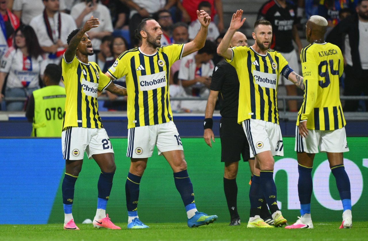 Manşetlerde Fenerbahçe'nin Lyon zaferi var: Fransa gözyaşları içinde