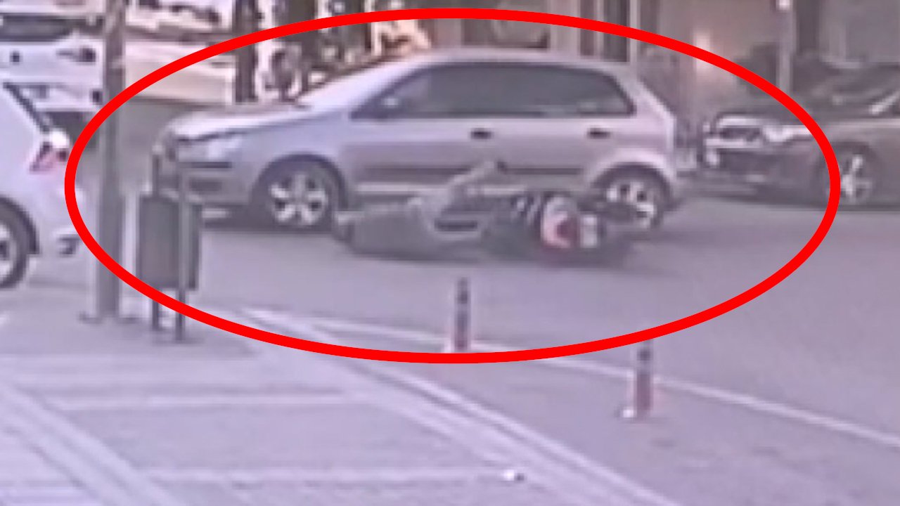 Otomobilin altında kalmaktan son anda kurtuldu! Yürekleri ağza getiren kaza kamerada