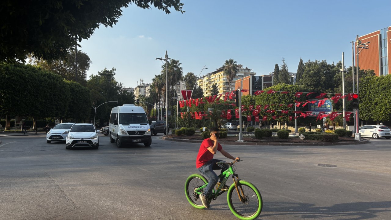 Rüşvetten hapis cezası alan Zeydan Karalara, Adanalılardan tepki büyük
