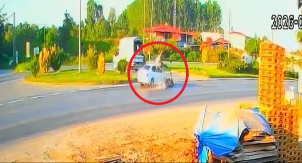 Samsun'da bisikletli kıza araba çarptı! Feci kazanın görüntüleri ortaya çıktı