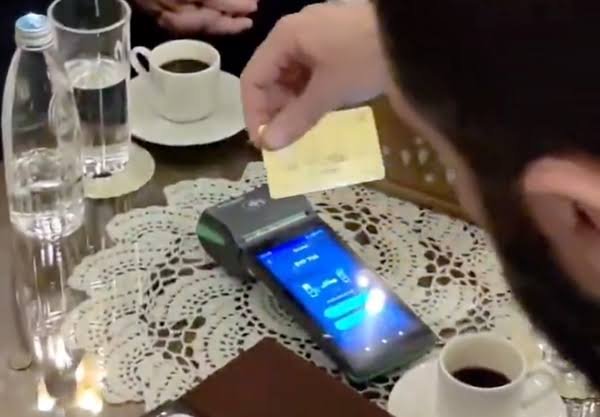 Suriye lideri Ahmed Şara Visa ile ödeme yapıp yeni dönemi müjdeledi