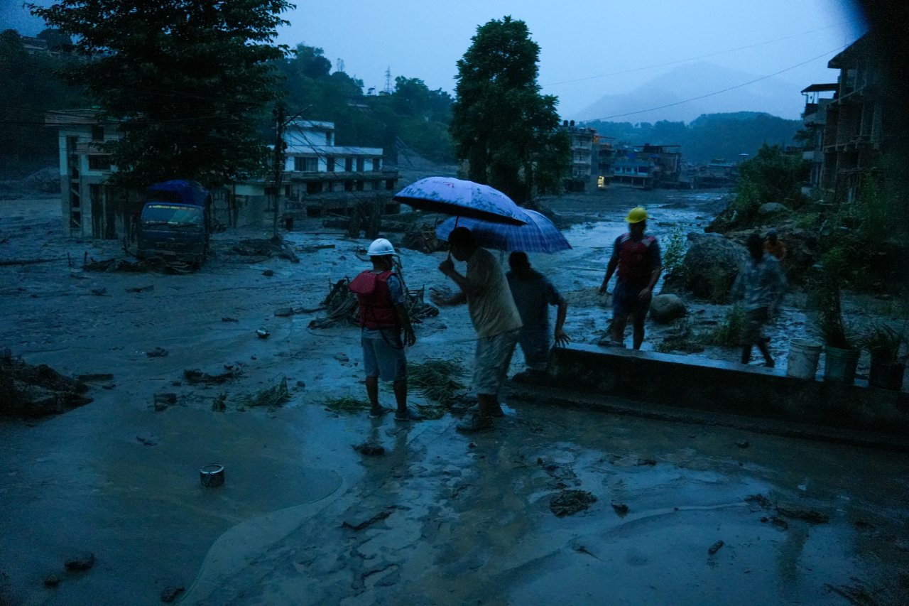 Taş üstünde taş kalmadı! Nepal’deki sel felaketinden korkunç görüntüler… Ölü sayısı 100’ü aştı, yüzlerce kayıp var 