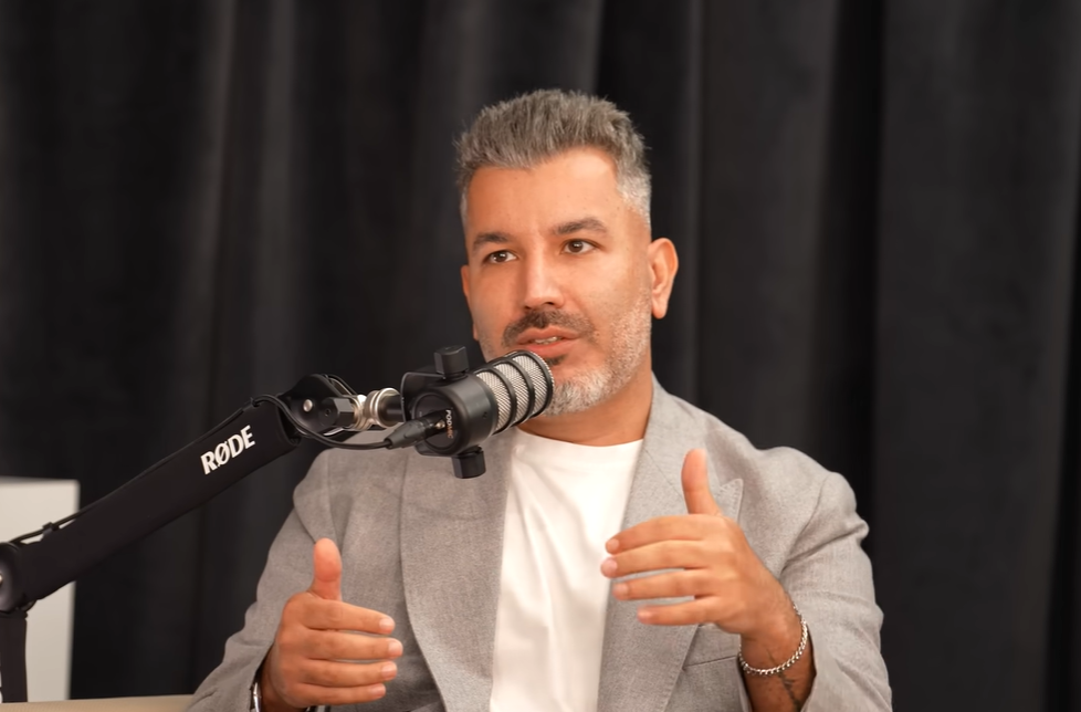 Tolga Akış kimdir, kaç yaşında, ne iş yapıyor? Manifestin kurucusu Tolga Akışın biyografisi