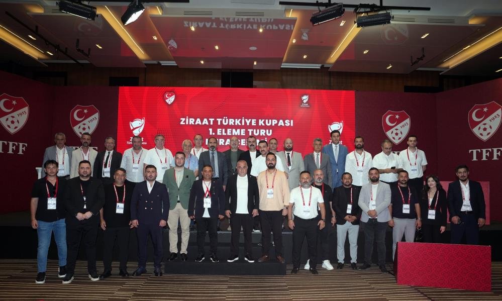 Türkiye Kupası 1'inci eleme turu kura çekimi töreni, eşleşmelerin belirlenmesinin ardından toplu fotoğraf çekimiyle sona erdi.