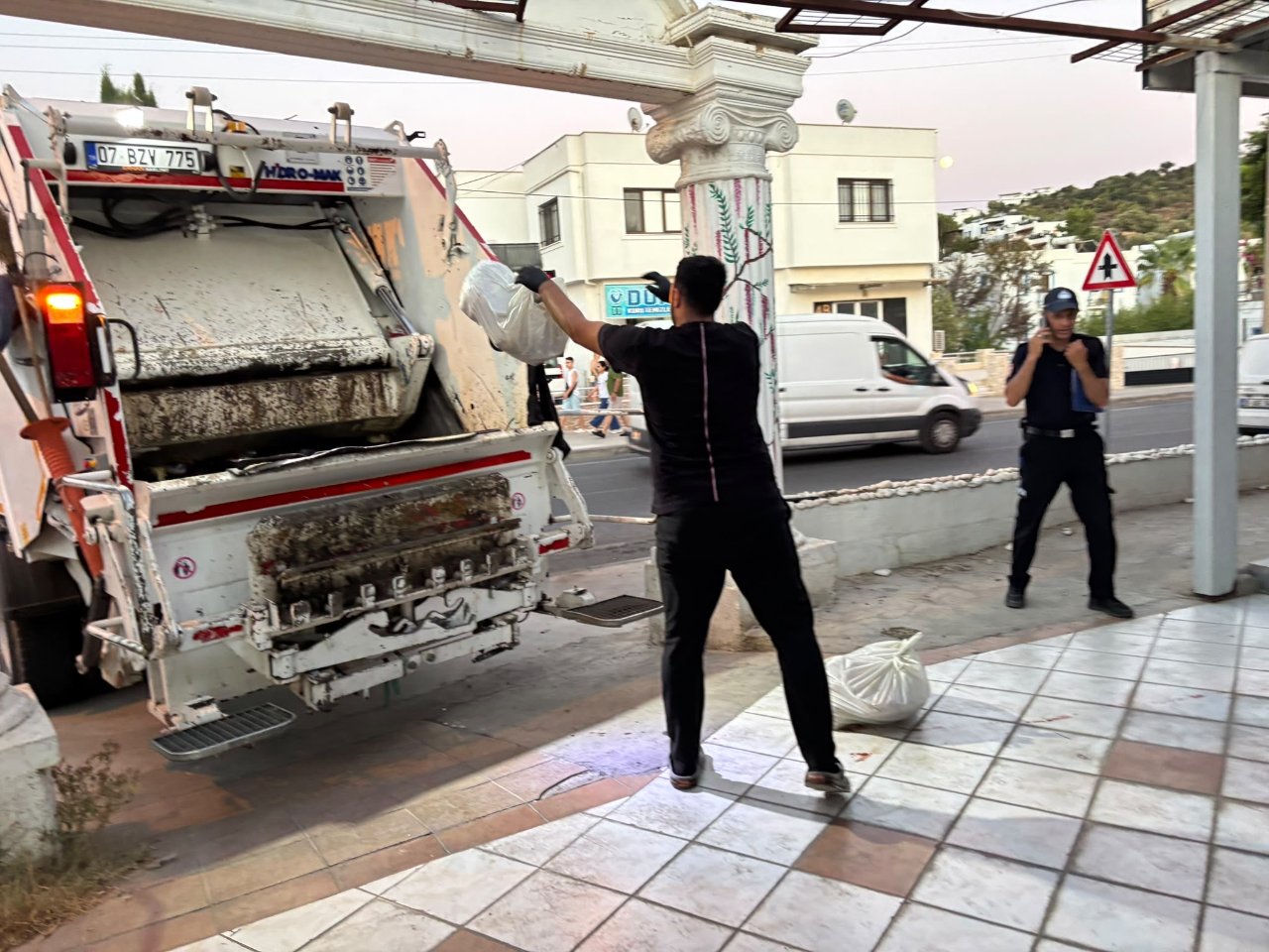 Vatandaşa yedireceklerdi! Kasabın deposundan yüzlerce kilo bozuk et çıktı