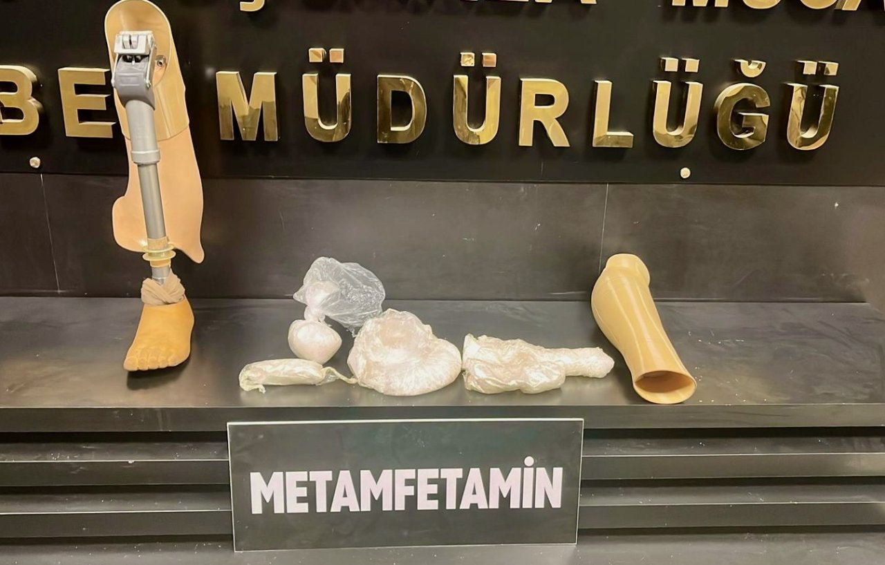 Bursa’da protez bacaktan 830 gram metamfetamin çıktı