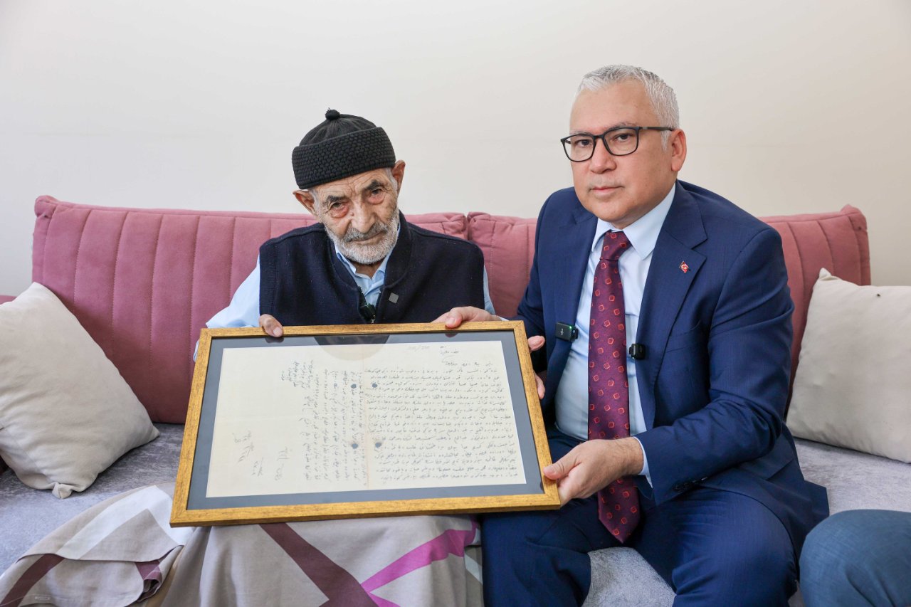 Esir düşen askerin mektupları 113 yıl sonra ailesine teslim edildi