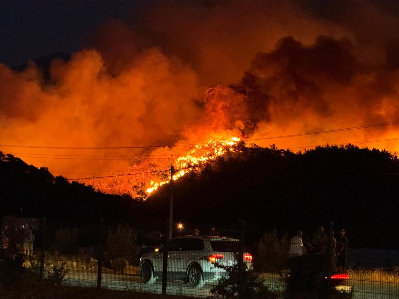 Fethiye'de korkutan yangın! Alevler hızla yayılıyor