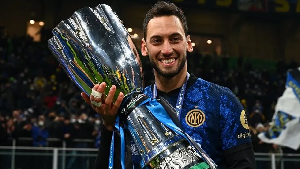 Hakan Çalhanoğlu kararı: Inter'den transfer açıklaması geldi