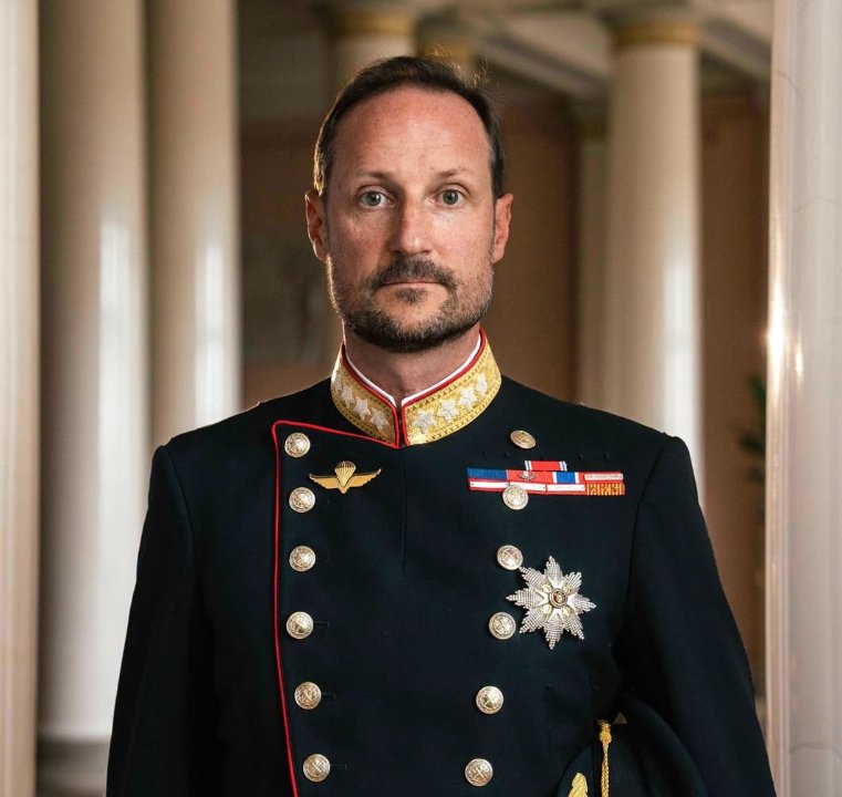 Norveç'in yeni kralı belli oldu! Prens Haakon tahta çıktı