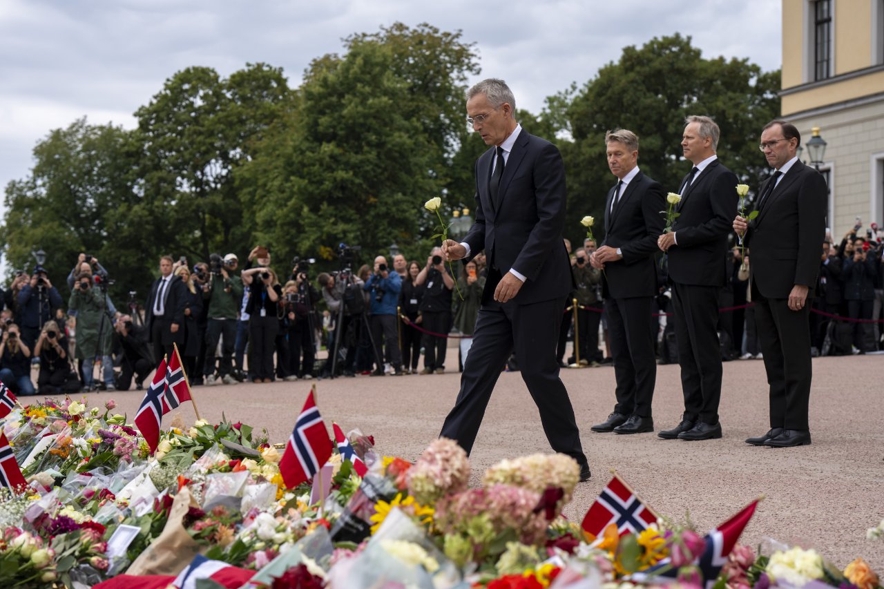Norveçin yeni kralı belli oldu! Prens Haakon tahta çıktı