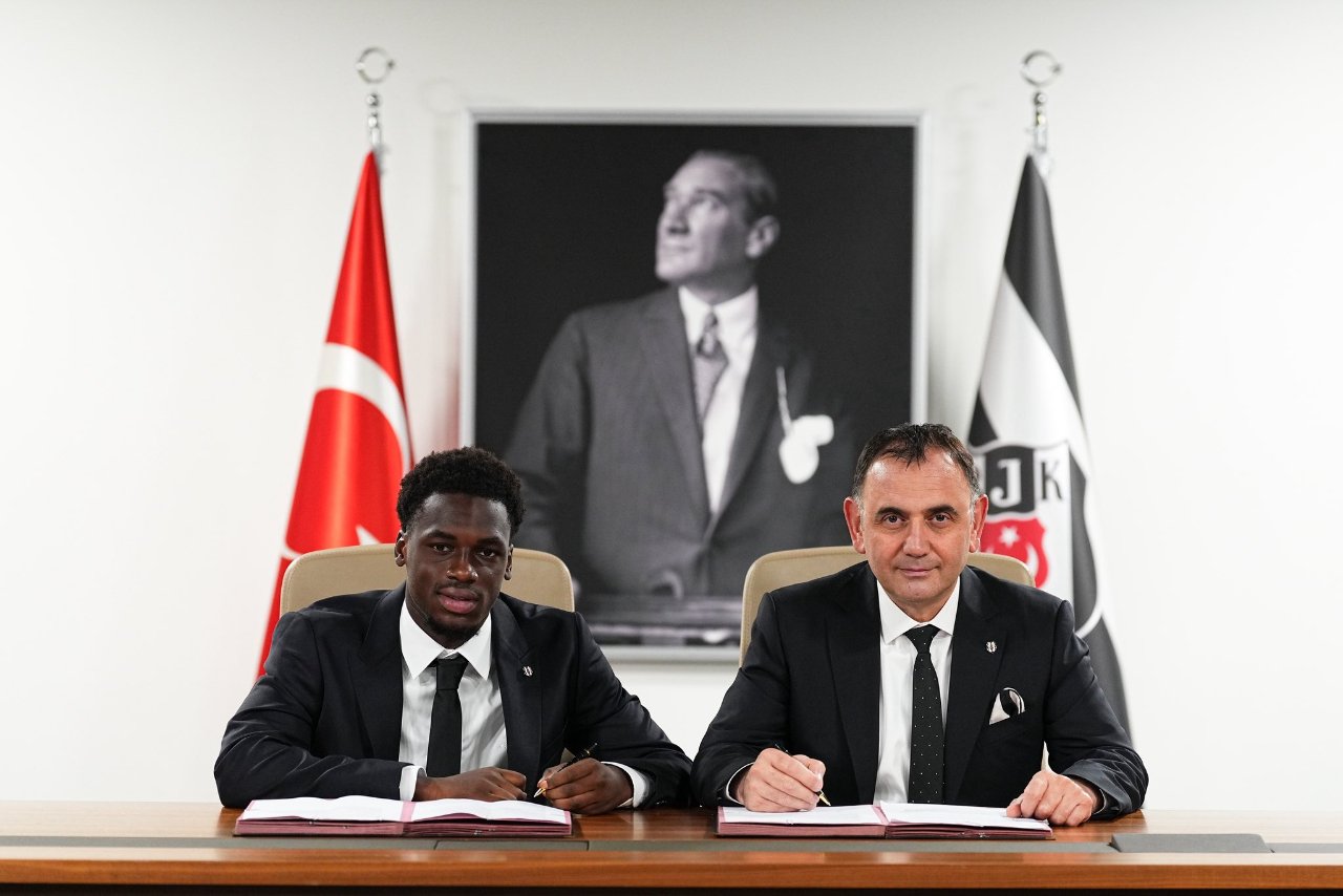 Ernest Poku, Beşiktaş forması giyecek 4'üncü Hollandalı futbolcu olacak.