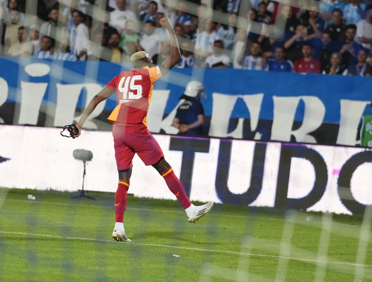 Victor Osimhen, Süper Lig'de bu sezon 2 maçta 4 gol attı.