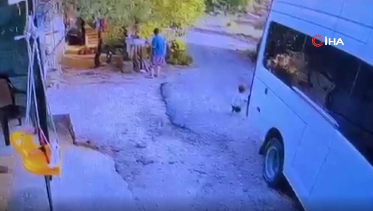 Antalya'da kahreden olay! Geri manevra yaparken 1,5 yaşındaki oğlunu ezdi