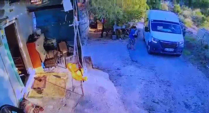 Antalya'da kahreden olay! Geri manevra yaparken 1,5 yaşındaki oğlunu ezdi