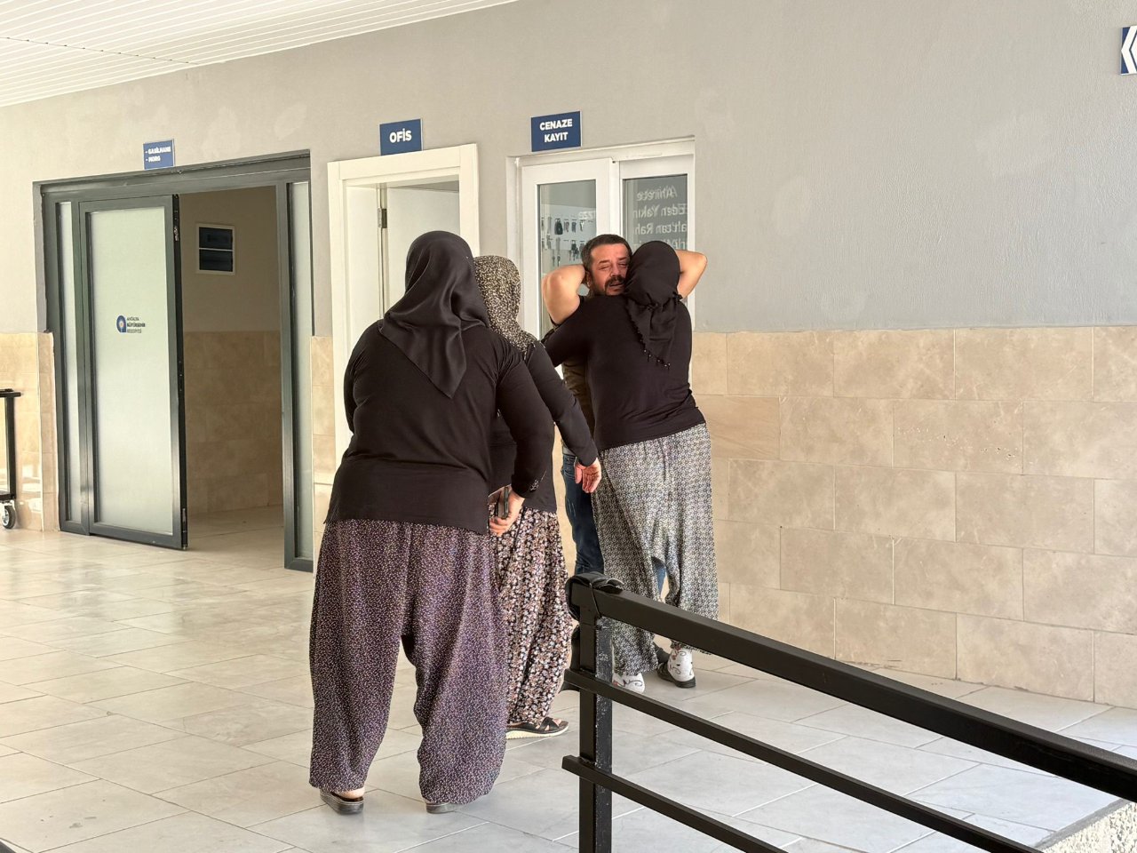 Antalya'da kahreden olay! Geri manevra yaparken 1,5 yaşındaki oğlunu ezdi