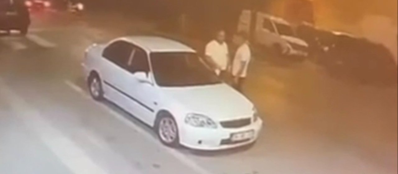 Bursa'da sürücü ile yaya birbirine girdi! Sözlü tartışma yumruklu kavgaya dönüştü