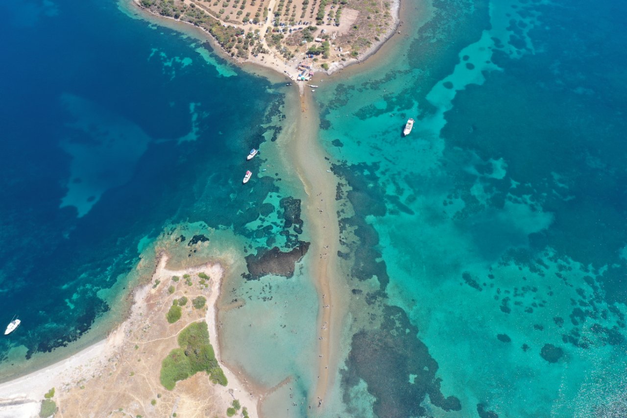 Denizin ortasında yürüyüş! Ayvalık’ta Cunda ile Maden Adası arasındaki doğal rota ilgi görüyor