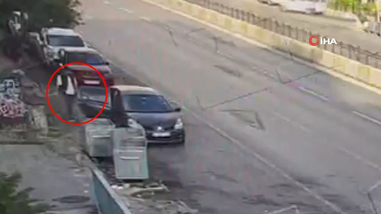Fırsatçı hırsız kameradan kaçamadı! Uyuyan şahsı böyle soydu