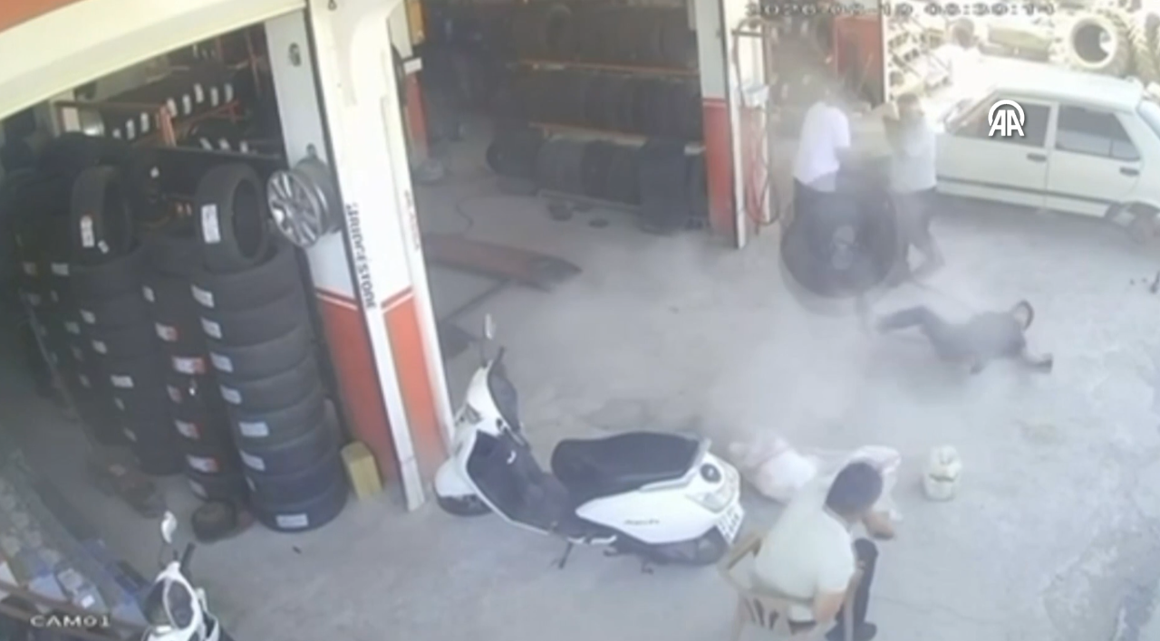 Gaziantep’te şişirilen lastik bomba gibi patladı: İşçi yere savruldu