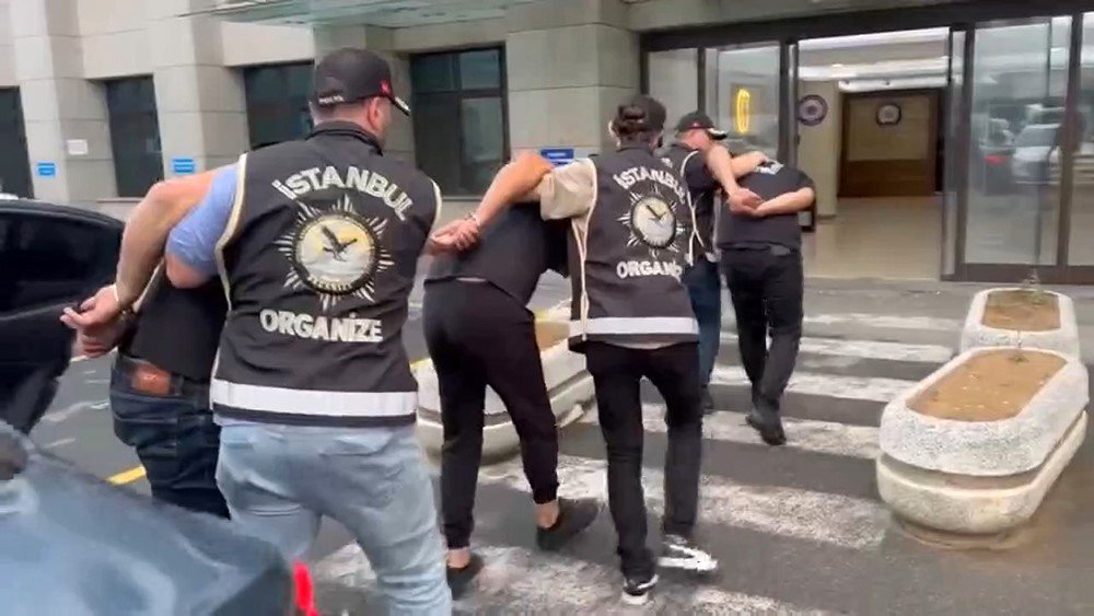 İstanbulda silah kaçakçılığı operasyonu! Çok sayıda tabanca ele geçirildi