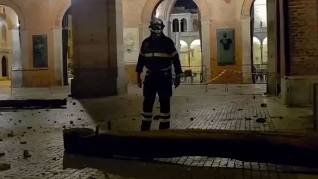 İtalya'da 10 dakikalık dehşet! 43 kişi yaralandı, binlerce araç zarar gördü