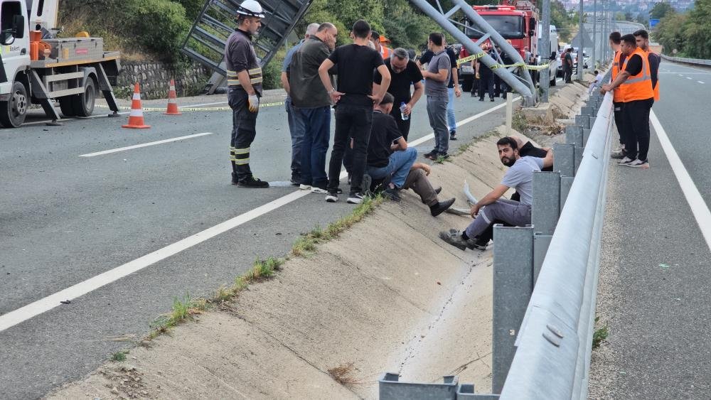 Karabük’te dehşete düşüren olay! Kontrolden çıkan çekici eve savruldu, 2 kişi canından oldu
