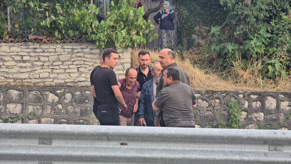 Karabük’te dehşete düşüren olay! Kontrolden çıkan çekici eve savruldu, 2 kişi canından oldu