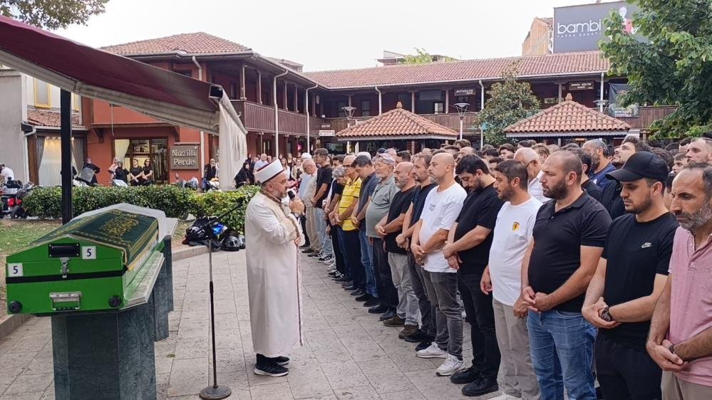 Kaydını yaptırdığı üniversiteye gidemedi! Talha’nın tabutunu arkadaşları kaldırdı