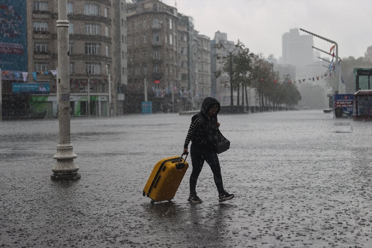 Meteoroloji tek tek paylaştı: 26 kente sarı ve turuncu kodlu uyarı! İstanbul için de saat verildi