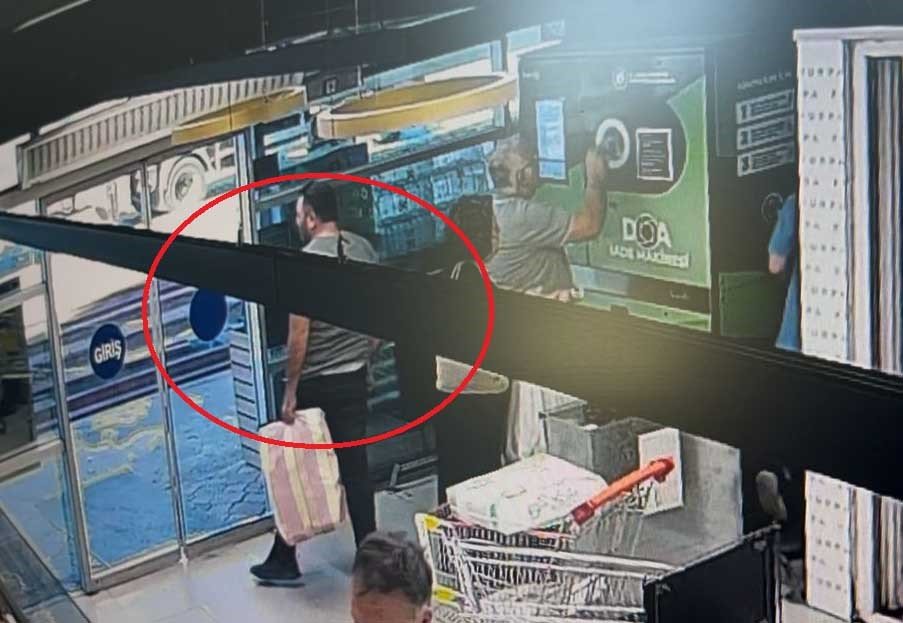 Müşteri gibi girdi, çantayı 440 paket sigarayla doldurdu! Sonrası pes dedirtti
